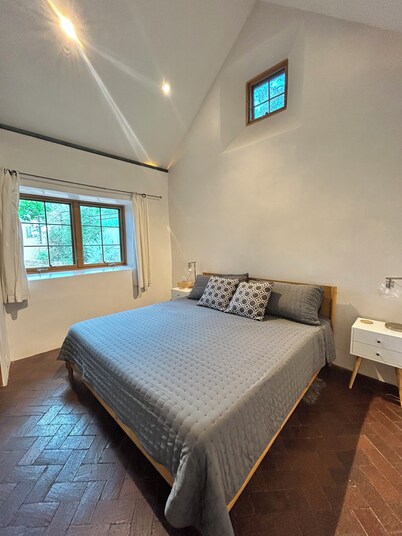 Casita San Acacio Walk to Canyon Road