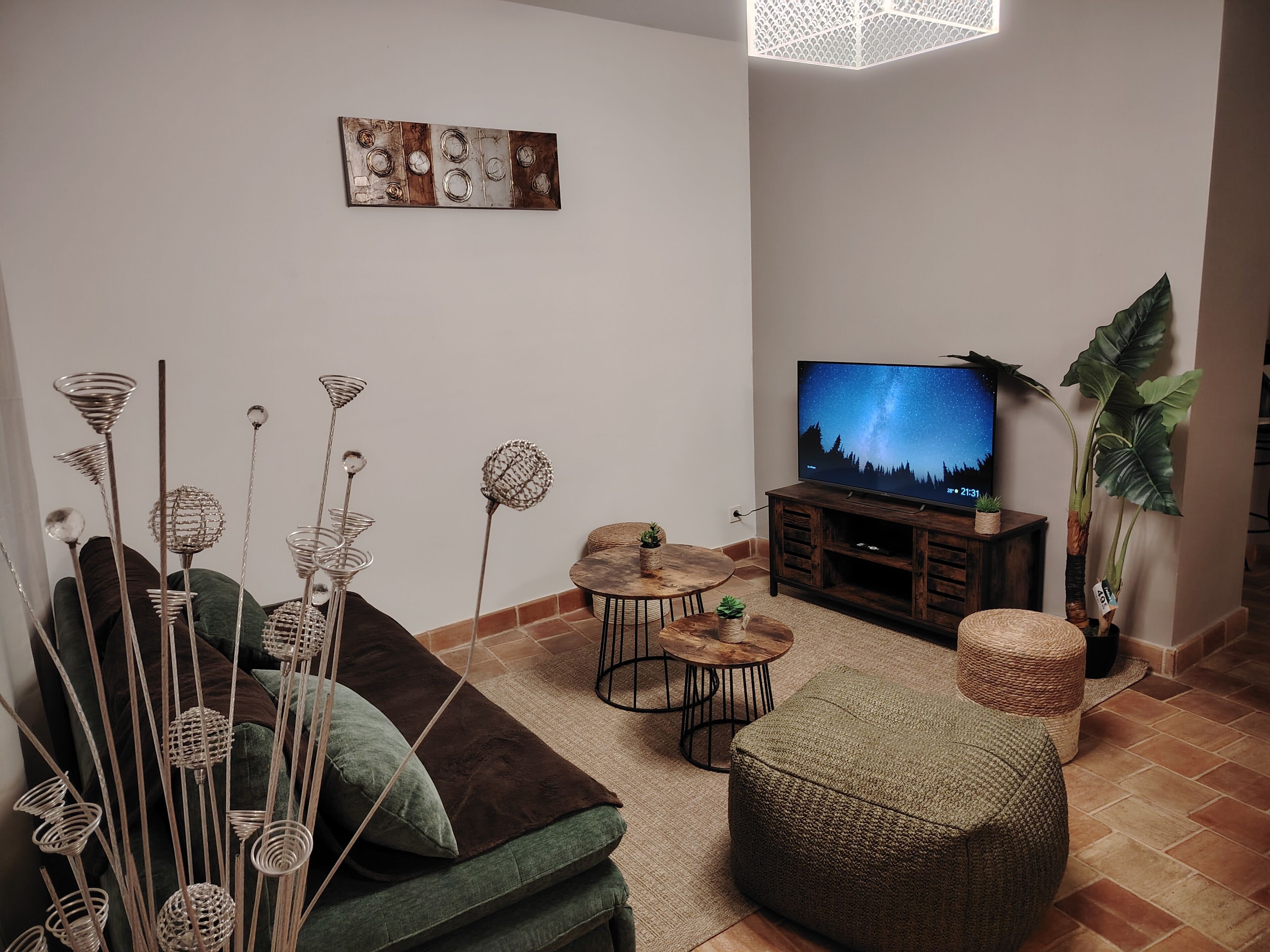 TV connectée, cheminée, jeux vidéo