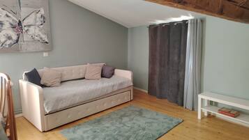 TV connectée, cheminée, jeux vidéo