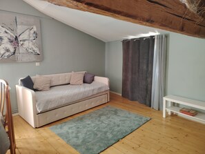 Smart TV, chimenea y videojuegos 