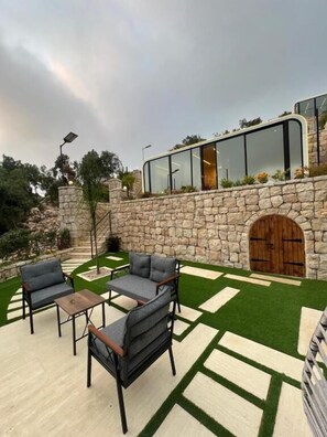 Doppelzimmer, Bergblick | Speisen im Freien