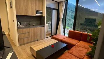 Quarto casal, vista para a montanha | Área de estar