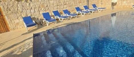 حمّام سباحة خارجي موسمي