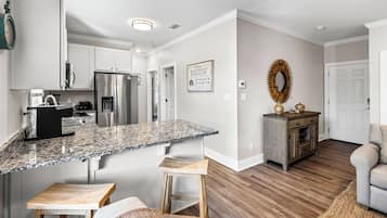 Leilighet, 2 queensize-senger, balkong, hageutsikt (Hidden Lake Condominiums 314) | Innvendig