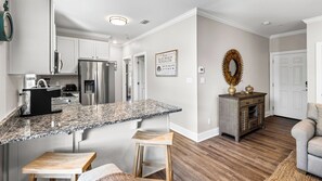 Leilighet, 2 queensize-senger, balkong, hageutsikt (Hidden Lake Condominiums 314) | Innvendig