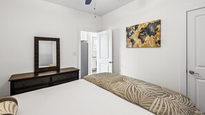 2 habitaciones, decoración personalizada y muebles diferentes