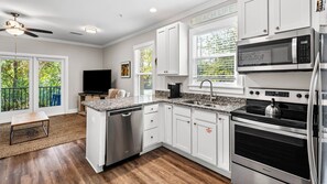 公寓客房, 2 張加大雙人床, 陽台, 花園景觀 (Hidden Lake Condominiums 314) | 私人廚房