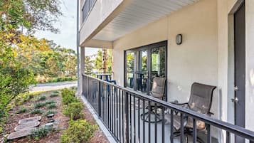 Condo, 2 Katil Ratu (Queen), Balcony, Garden View (Hidden Lake Condominiums 314) | Teres/patio