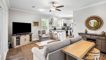 Leilighet, 2 queensize-senger, balkong, hageutsikt (Hidden Lake Condominiums 314) | Oppholdsområde