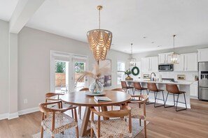 Dining - Spacious 6-bedroom house near Pinehurst (Southern Pines)