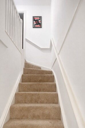 Interior - Modern 2-bedroom home in superb Ramsgate location. Free parking. Pet Friendly! (Ramsgate)