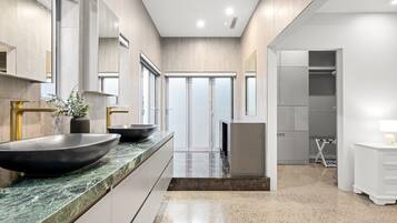 Apartment | Bathroom