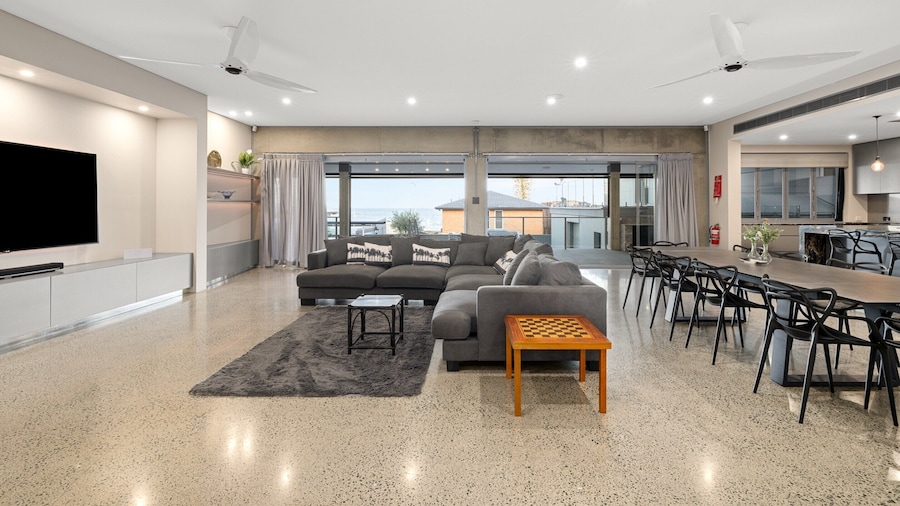 Striking Luxury Home With Garden & BBQ