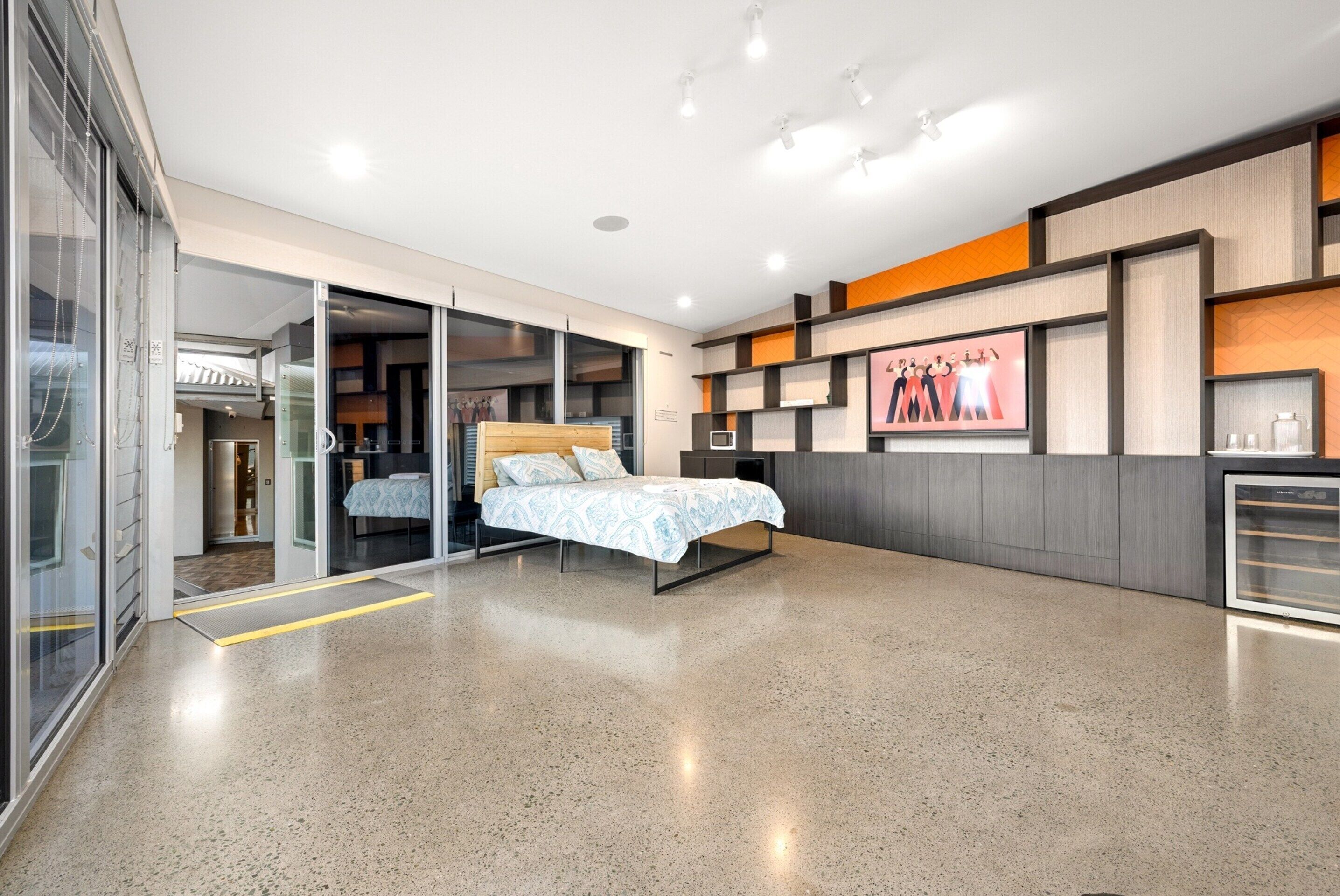 公寓 | 5 多间卧室、笔记本电脑工作区、床单