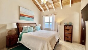 Tabla de planchar con plancha, wifi gratis y ropa de cama