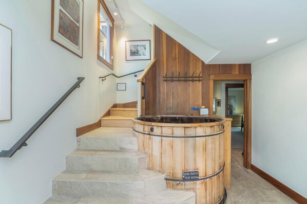 Interior - Bachman 26 is a classic Telluride mountain home featuring a private hot tub (Telluride)