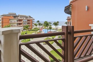 Property grounds - Two Bedroom Ocean View (Bajos de Chila)
