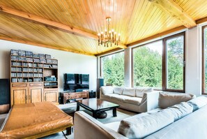 Televisie en een open haard