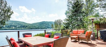 Luxueuse propriété dans Les Laurentides sur le bord du majestueux Lac des Sables