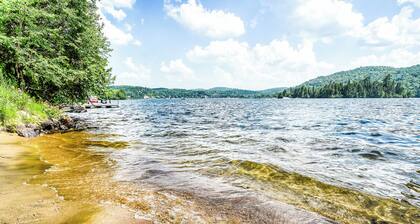 Luxueuse propriété dans Les Laurentides sur le bord du majestueux Lac des Sables