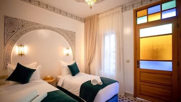 Dobbeltrom – deluxe | Safe på rommet, strykejern/-brett og wi-fi (inkludert)