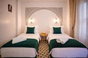 Deluxe Tek Büyük Yataklı Oda | Odada kasa, ütü/ütü masası, ücretsiz kablosuz İnternet 