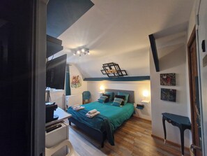 Chambre Double Confort, vue jardin | Bureau, espace de travail pour ordinateur portable