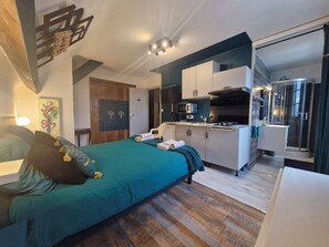 Comfort Double Room, Garden View | Desk, laptop workspace, soundproofing, free WiFi - L'usine à rêves (Saint-Germain-du-Corbeis)