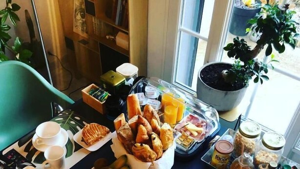 A breakfast buffet with various pastries, fruits, and beverages. - L'usine à rêves (Saint-Germain-du-Corbeis)