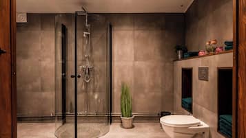 House, 4 Bedrooms, Accessible, Smoking | Bathroom