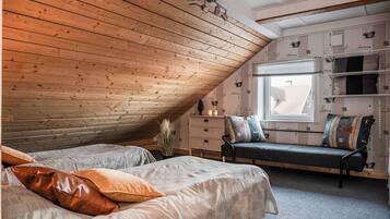 House, 4 Bedrooms, Accessible, Smoking | 4 bedrooms