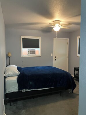 Bed sheets - Cozy 2-bedroom cabin in fabulous Alba with cool AC . Only 8miles from lake fork (Alba)