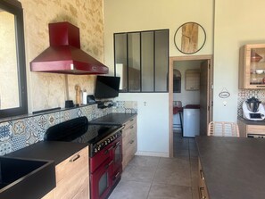 Microwave, oven, stovetop, dishwasher - VILLA PROVENCALE (Salon-de-Provence)