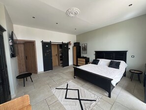 6 habitaciones, tabla de planchar con plancha, internet y ropa de cama 