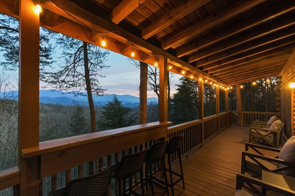Terrace/patio - On The Rocks-Hot Tub-Sauna-Mtn View-2 King Beds-Custom Mural-Fire Pit (Blue Ridge)