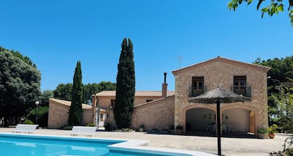 Familien-Gruppen-Haustierfreundliche Finca mit einzigartigem Pool &Pinienbäumen