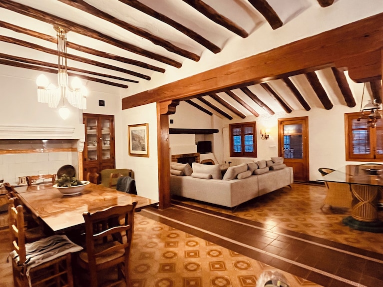 Family-group-pet-friendly Finca With Unique Pool & Pine Trees - Villena
