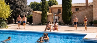 Family-group-pet-friendly finca with unique pool & pine trees