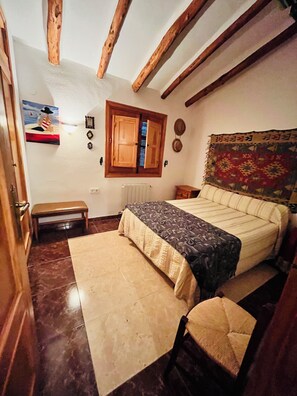 9 slaapkamers, een strijkplank/strijkijzer, internet, beddengoed