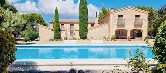 Family-group-pet-friendly finca with unique pool & pine trees