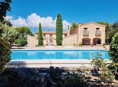 Family-group-pet-friendly finca with unique pool & pine trees