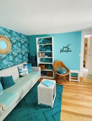TV - Apartment PALMEIRA in CASA BOHO... your happy place in Calheta (Calheta)