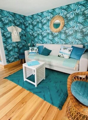 TV - Apartment PALMEIRA in CASA BOHO... your happy place in Calheta (Calheta)