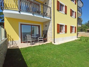 Outdoor dining - Elia Apartments is located in Savudrija in the northern part of I'istria (Savudrija)