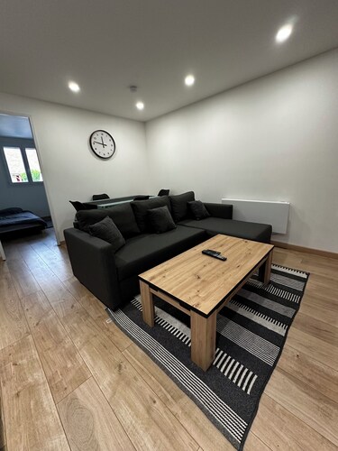 3 minutes from the freeway, fully renovated, ideal for families, 6 people