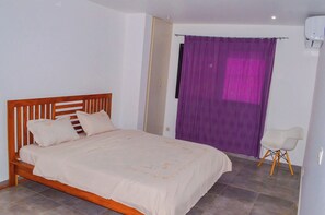 3 bedrooms, desk, iron/ironing board, free WiFi
