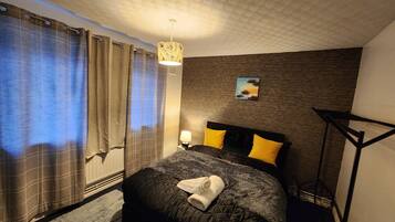 2 bedrooms, iron/ironing board, free WiFi, bed sheets