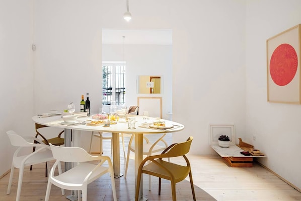 Dining - Studio in Malasaña (Madrid)