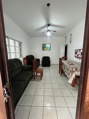 Living area - Complete House with Private Pool and BBQ | Praia Grande (Praia Grande)