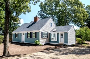 Exterior - 4-bedroom Coastal Cape Retreat Near Monument Beach (Bourne)